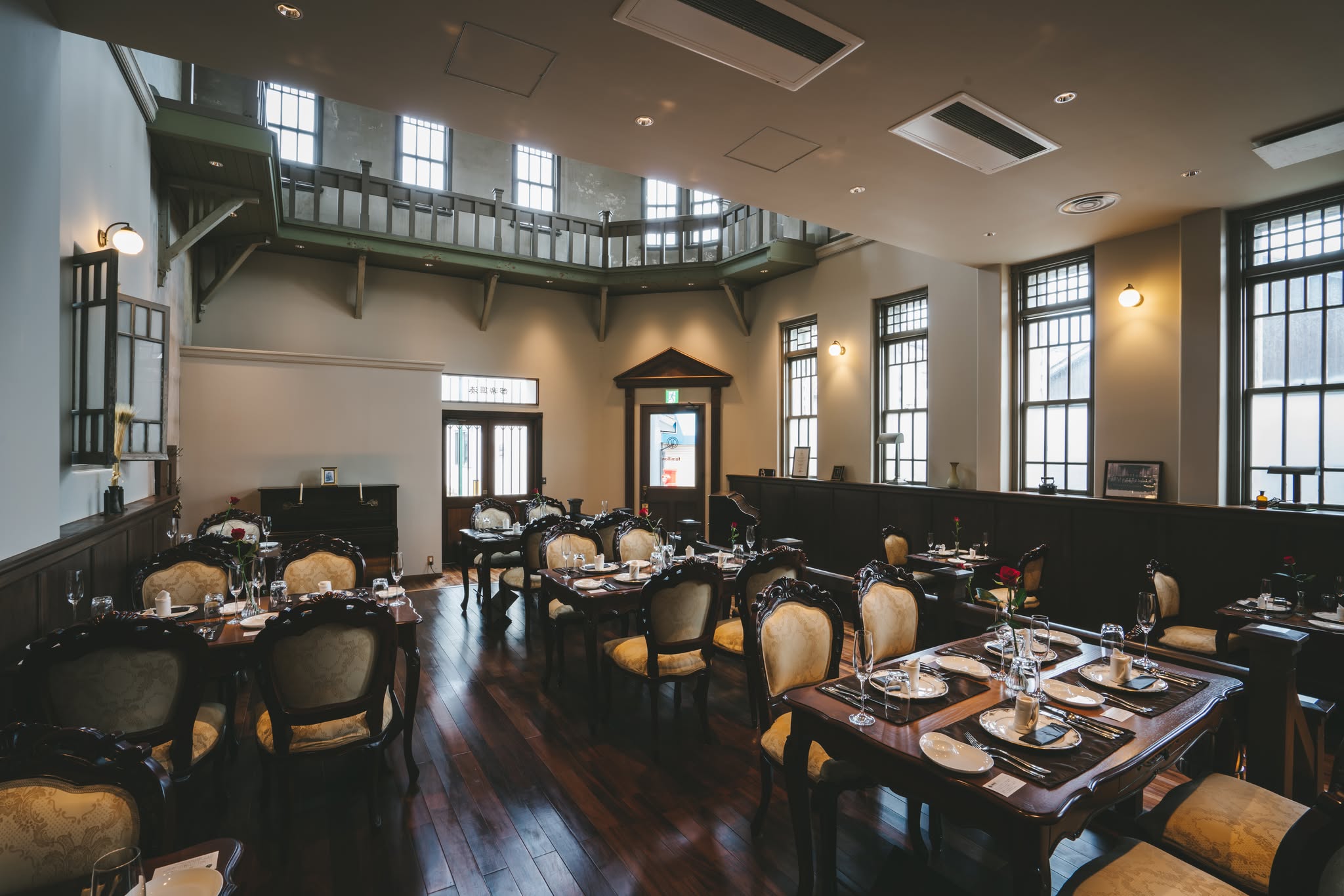 旧網干銀行跡で大正ロマンを満喫するティータイム。／旧網干銀行湊倶楽部